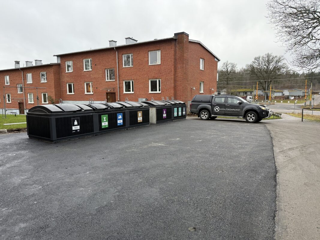 Miljöstation byggd av Asfaltskompaniet för bostadsrättsförening