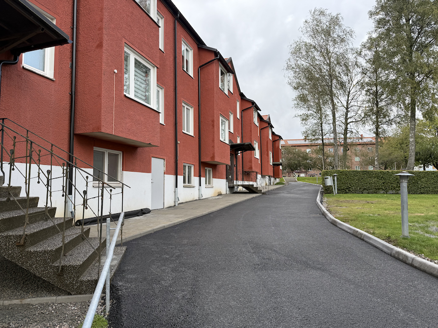 Asfaltering och markarbete för bostadsrättsförening i Borås